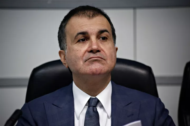 Ομέρ Τσελίκ (AKP): Παράνομη και άδικη η επίθεση ΗΠΑ-Ισραήλ στο Ιράν