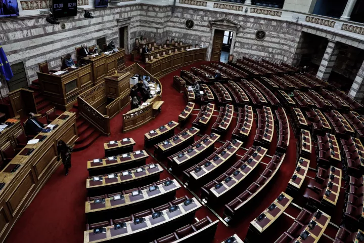 Βουλή: Κατατέθηκαν προς κύρωση οι συμβάσεις με τις Chevron και Helleniq για τους υδρογονάνθρακες