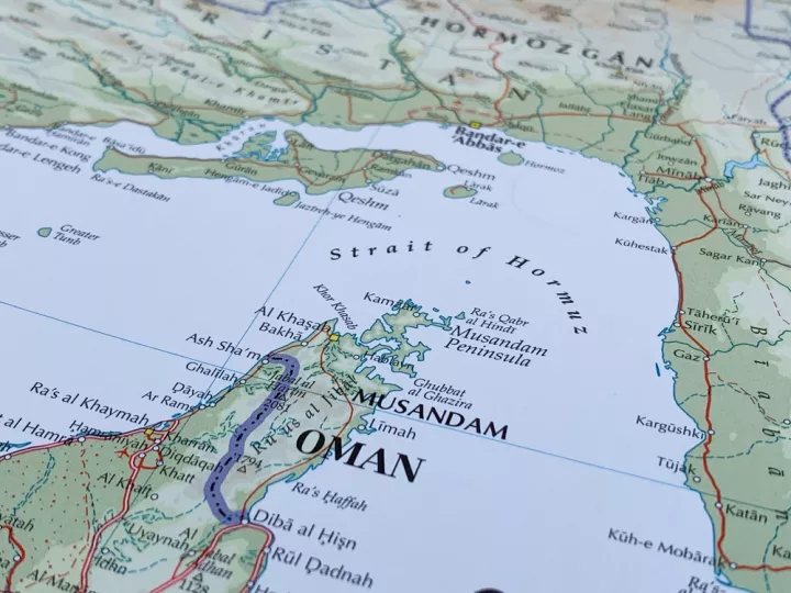 Φρουροί της Επανάστασης: Έκλεισαν τα Στενά του Ορμούζ - Απειλούν με πλήγματα κάθε διέλευση πλοίου