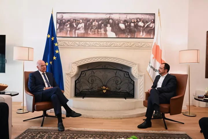 Δένδιας σε Χριστοδουλίδη: Είμαστε απολύτως στη διάθεσή της Κύπρου