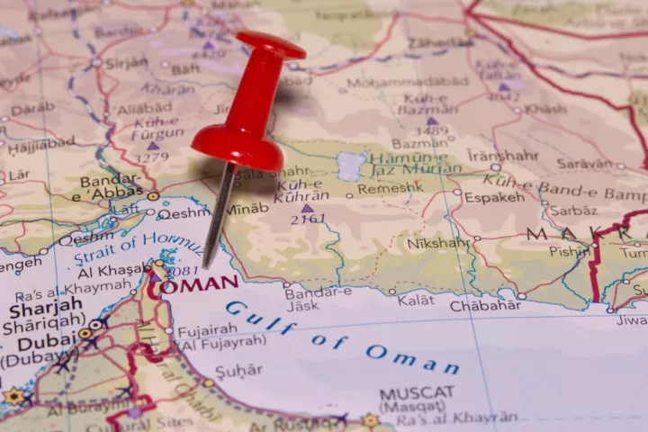 Politico: Στρατιωτική προστασία στα τάνκερ που διασχίζουν τα Στενά του Ορμούζ εξετάζουν οι ΗΠΑ