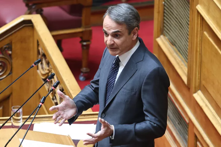 Γενέθλια σήμερα για τον Κυριάκο Μητσοτάκη: Οι ευχές στη Βουλή και οι διάλογοι