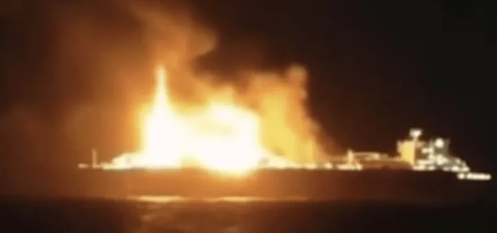 Ναυάγιο πλοίου που μετέφερε LNG ανοικτά της Λιβύης - Η Ρωσία κατηγορεί την Ουκρανία (pics&vids)