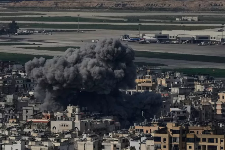 NYT: Δίαυλος των ιρανικών μυστικών υπηρεσιών με τη CIA για τη λήξη του πολέμου