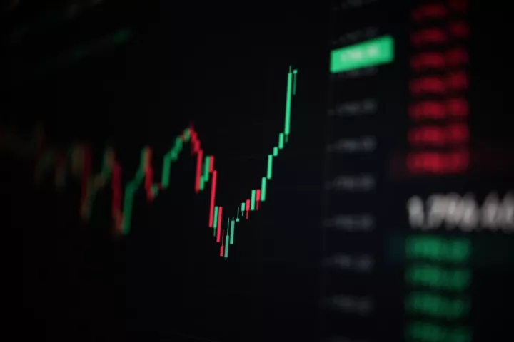 Οι μετοχές που αναρριχώνται στη σκιά του πολέμου