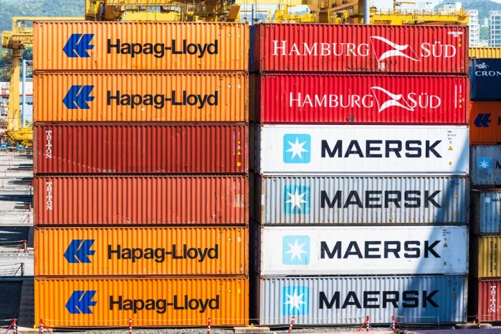 Ναυτιλία: «Φρένο» από Maersk και Hapag-Lloyd στις μεταφορές εμπορευμάτων για τον Περσικό