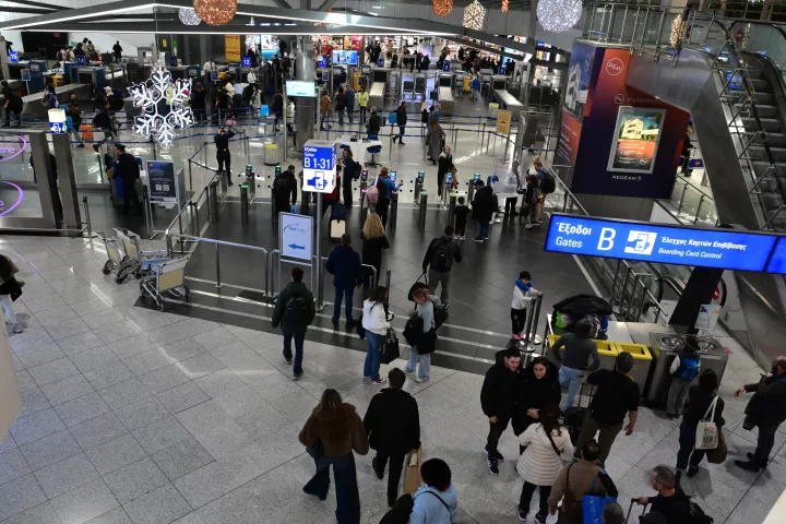 Υπ. Εξωτερικών: Επαναπατρίστηκαν οι πρώτοι 162 Έλληνες από τη Μέση Ανατολή - Πώς γύρισαν από την εμπόλεμη περιοχή