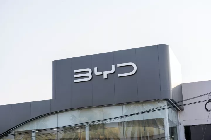 Κίνα: Τριγμοί στην κυριαρχία της BYD – Επέλαση από Xiaomi και Geely στην αγορά των ηλεκτρικών οχημάτων