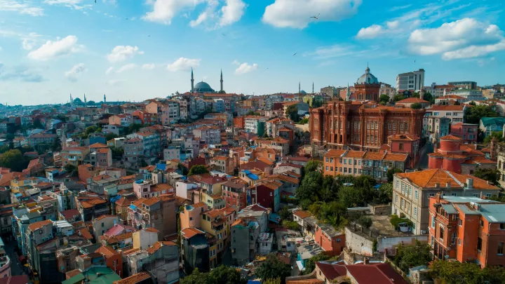 Κατοικώντας στα στενά της Πόλης