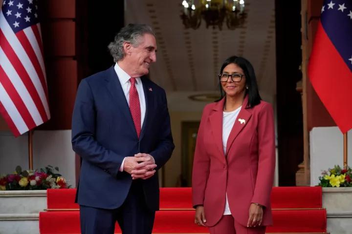 Η Βενεζουέλα υπέγραψε συμφωνίες για το πετρέλαιο με την Shell