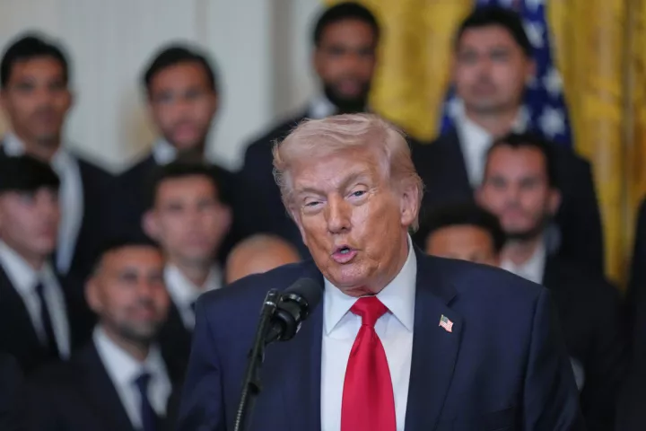 Προειδοποίηση Τραμπ σε Ιράν: Παραδοθείτε ή θα έρθετε αντιμέτωποι με «εγγυημένο θάνατο»