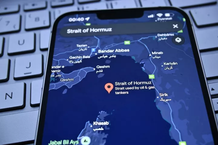 JMIC: Η κίνηση των πλοίων στα Στενά του Ορμούζ έχει διακοπεί σχεδόν εντελώς