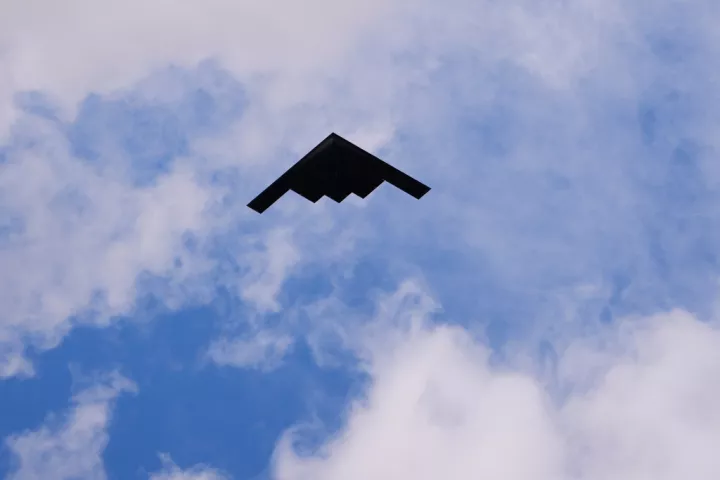 CENTCOM: Οι ΗΠΑ έριξαν βόμβες διείσδυσης 2.000 λιβρών σε ιρανικούς εκτοξευτές πυραύλων (vids)