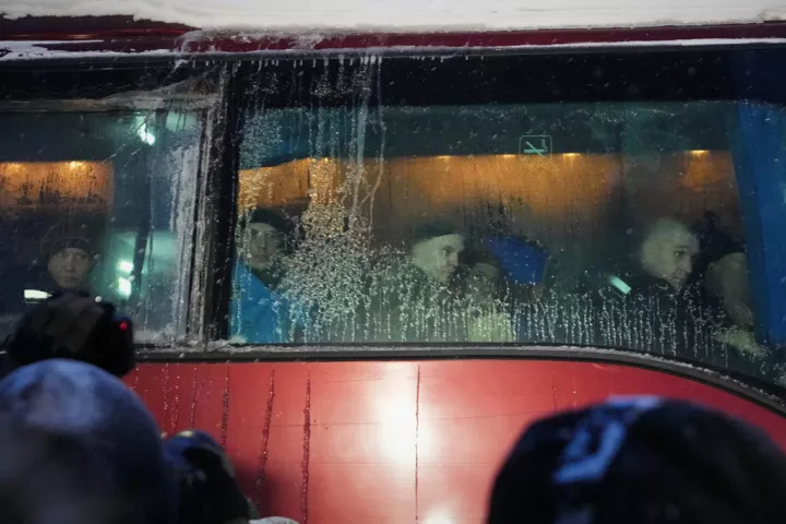 Ουκρανία και Ρωσία αντάλλαξαν 300 αιχμαλώτους πολέμου από κάθε πλευρά (vid)