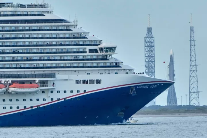 Χιλιάδες παγιδευμένοι τουρίστες στον Περσικό Κόλπο - «Παγώνουν» τα κρουαζιερόπλοια εν μέσω διαμάχης για τα Στενά του Ορμούζ