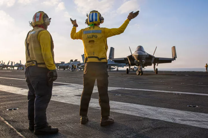 ΗΠΑ: Το αεροπλανοφόρο Abraham Lincoln δεν επλήγη από ιρανικά drones, αναφέρει αξιωματούχος