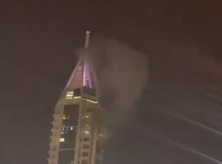 Θραύσματα ιρανικού πυραύλου στο Ντουμπάι - Νεκρός ένας οδηγός (vids)