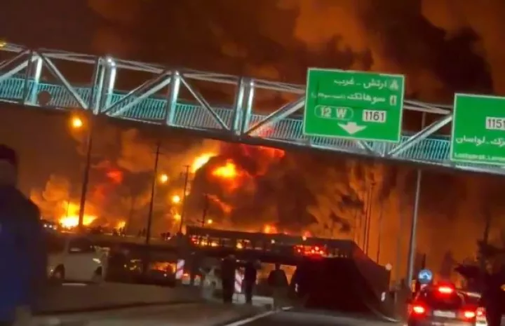 Νυχτερινά πλήγματα ΗΠΑ – Ισραήλ σε πέντε πετρελαϊκές εγκαταστάσεις κοντά στην Τεχεράνη (vids)