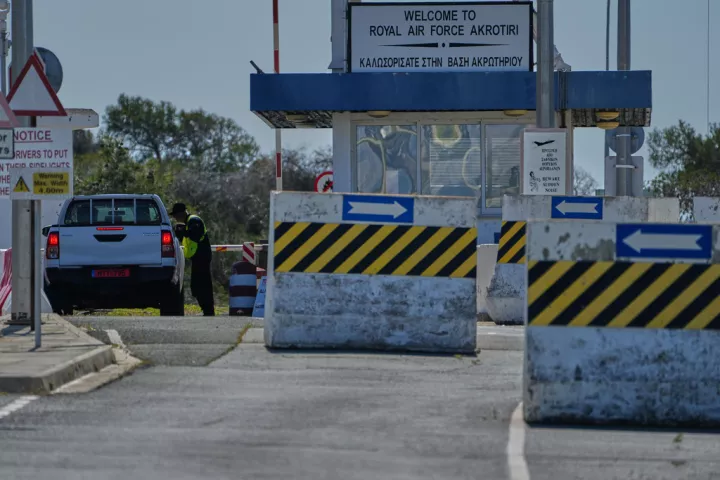 Guardian: Αυξάνονται οι αντιδράσεις στην Κύπρο για την παρουσία των βρετανικών βάσεων