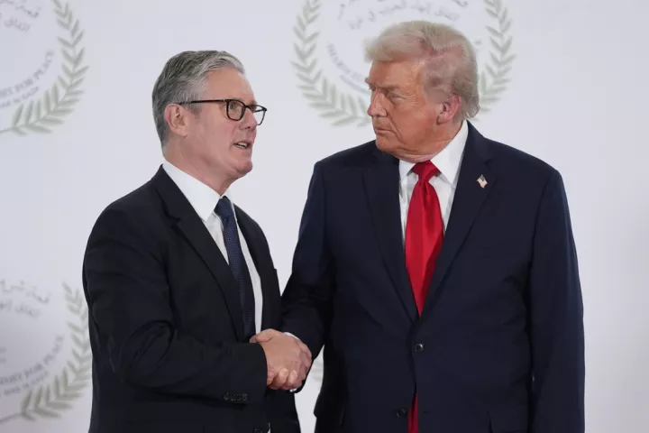 Επικοινωνία Τραμπ - Στάρμερ για την αξιοποίηση των βάσεων της RAF