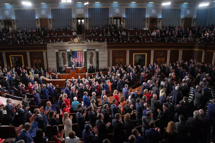 Οι Δημοκρατικοί  θέλουν να μπλοκάρουν τη χρηματοδότηση στο Πεντάγωνο εν μέσω του πολέμου με το Ιράν