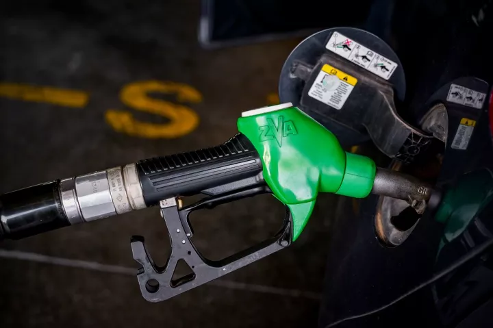 Σχέδιο παρεμβάσεων για τις ανατιμήσεις – Στο «τραπέζι» πλαφόν στα καύσιμα, σε αναμονή τα μέτρα τύπου fuel pass