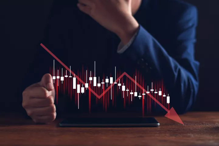 Κίνδυνος για νέο κύμα ακρίβειας και ύφεση 