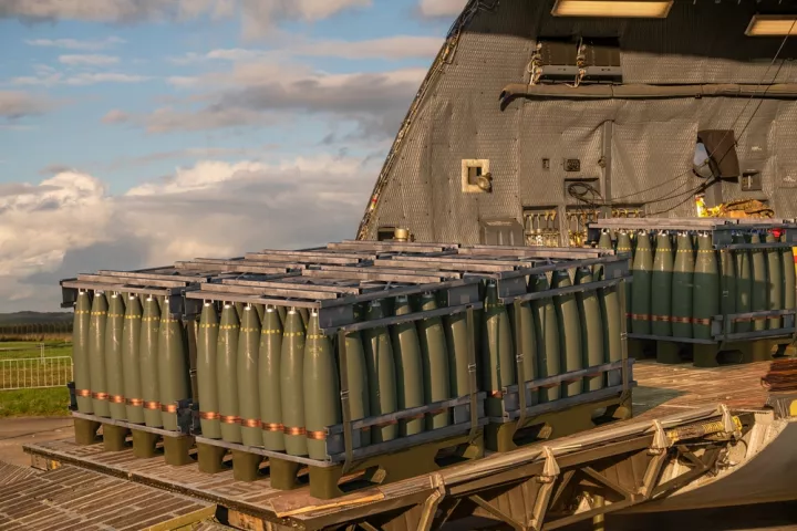 WP: Οι ΗΠΑ έκαναν χρήση πυρομαχικών άνω των 5,5 δισ. δολ. τις δύο πρώτες ημέρες του πολέμου με το Ιράν