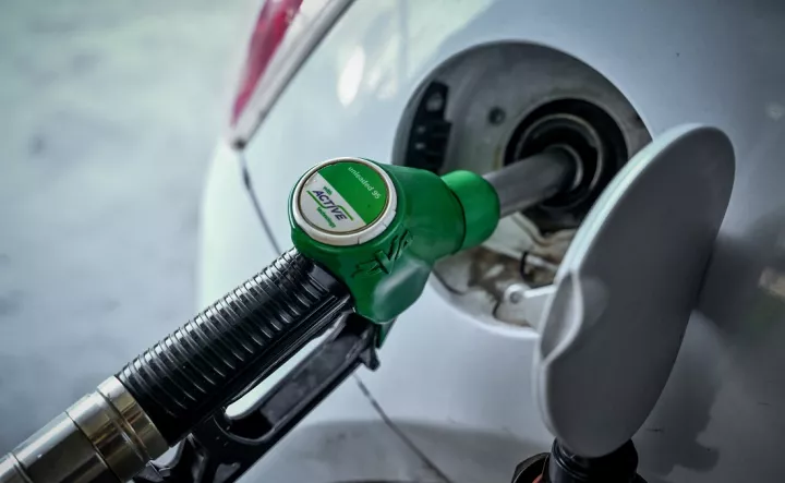 Τρεις άξονες των κυβερνητικών πρωτοβουλιών για «φρένο» σε αισχροκέρδεια και τιμές καυσίμων
