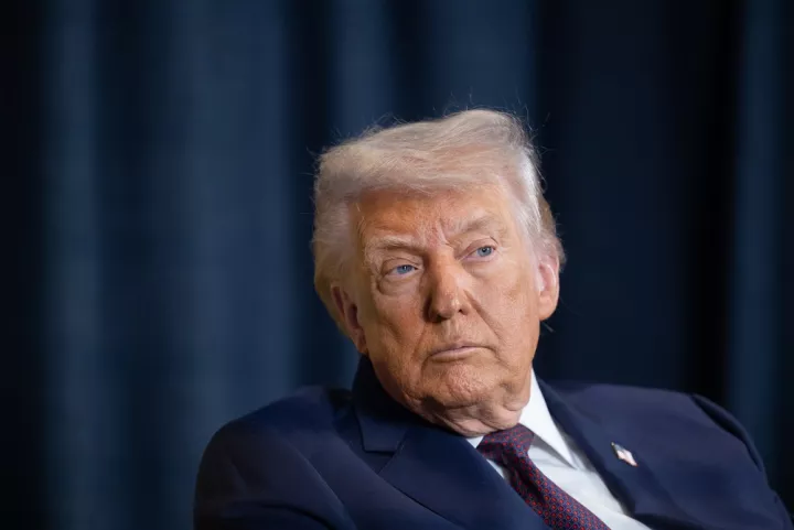 Τραμπ: Ανοίγει το πρώτο διυλιστήριο πετρελαίου μετά από 50 χρόνια