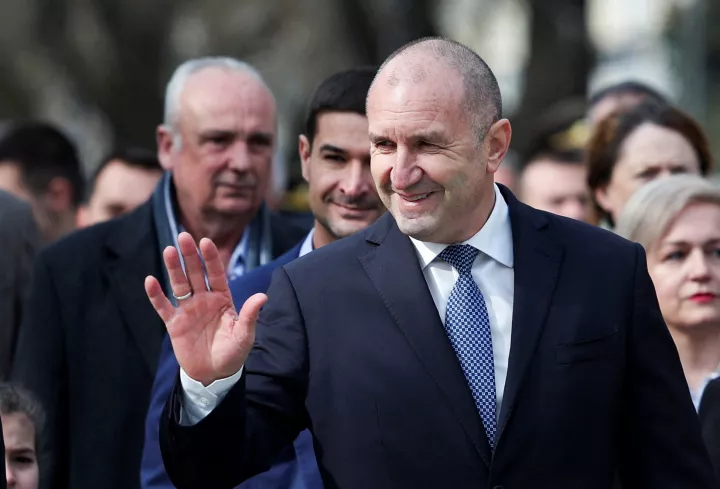 Πρόωρες εκλογές στη Βουλγαρία: Μεγάλο προβάδισμα για τον Ρούμεν Ράντεφ