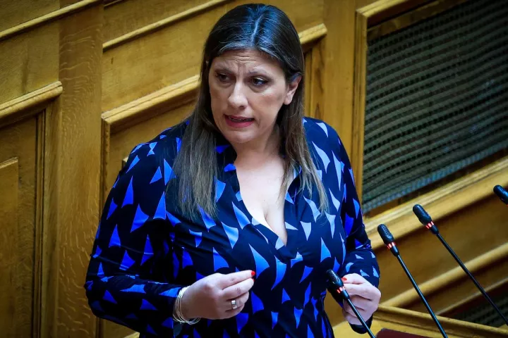 Αήθης επίθεση της Ζ. Κωνσταντοπούλου στη Σ. Μητσοτάκη: Δεν είναι παιδί, είναι μια ενήλικη συγγενής του πρωθυπουργού