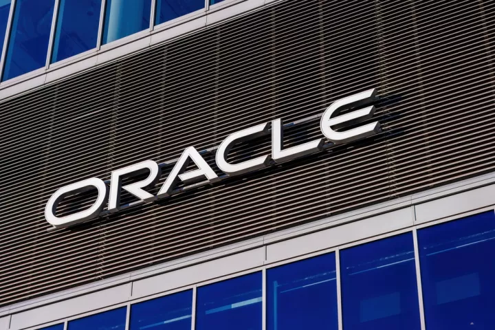 Oracle: Ισχυρή ανάκαμψη λόγω των αισιόδοξων προβλέψεων για τα έσοδά της στην αγορά λογισμικού