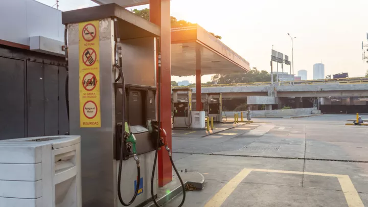 Πώς εξαρθρώθηκε κύκλωμα λαθρεμπορίας καυσίμων από την ΑΑΔΕ – Οι εικονικές εταιρείες και τα τιμολόγια «μαϊμού»