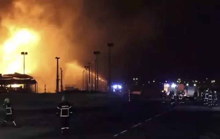 Μπαχρέιν: Ιρανικά πλήγματα σε αποθήκες καυσίμων (vid)