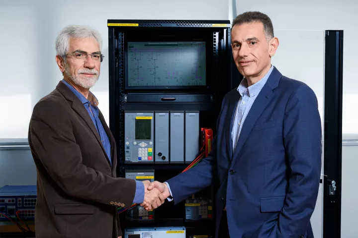Siemens: Ενισχύει το Εργαστήριο Συστημάτων Ηλεκτρικής Ενέργειας του ΕΜΠ με εξοπλισμό προηγμένων ψηφιακών ηλεκτρονόμων και SCADA