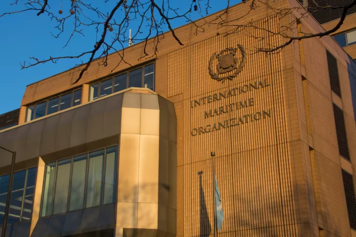 Διεθνής Ναυτιλιακός Οργανισμός: Συγκαλεί έκτακτη συνεδρίαση για την κατάσταση στα Στενά του Ορμούζ