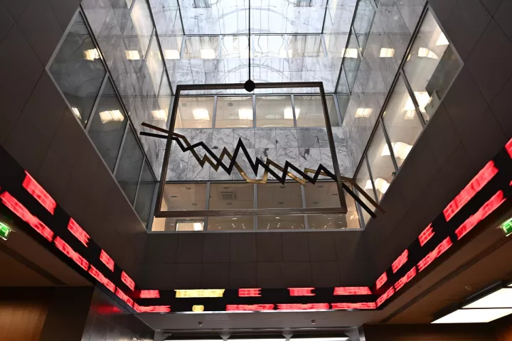 Στο «κόκκινο» το Χρηματιστήριο Αθηνών λόγω της κρίσης στη Μέση Ανατολή 