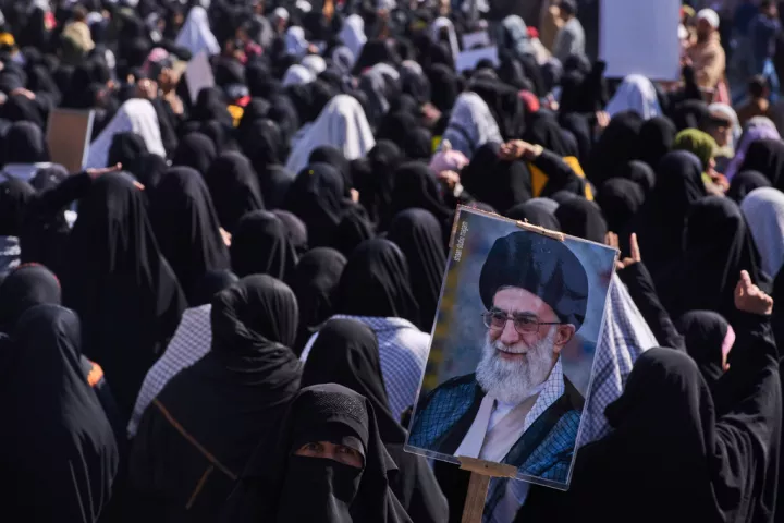 Ιρανή κάτοικος Ελλάδας: Είδος πολυτελείας το κρέας και τα όσπρια στο Ιράν - Γι΄ αυτό σκοτώθηκαν 50.000 διαδηλωτές