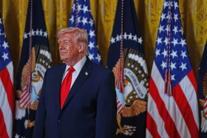  Τραμπ για Ιράν: Θα τους χτυπήσουμε πολύ σκληρά την επόμενη εβδομάδα - Οι προειδοποιήσεις για τα Στενά του Ορμούζ 