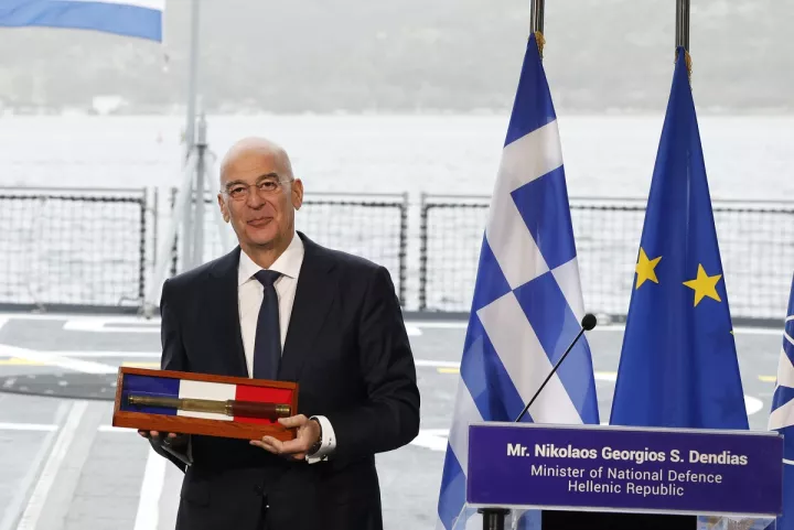 Επαφές Δένδια με τη Γαλλία για ενίσχυση της αμυντικής συνεργασίας με την Ελλάδα 