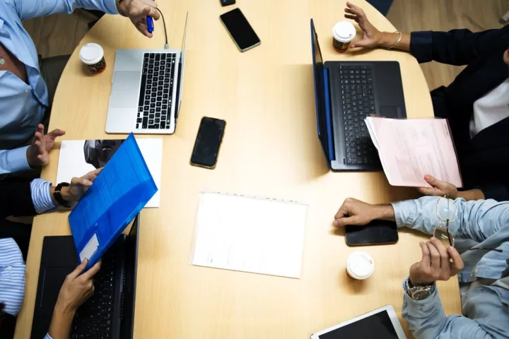 Base.com και Liki24 ανακοινώνουν συνεργασία για την ανάπτυξη φαρμακείων και beauty brands στις ευρωπαϊκές αγορές