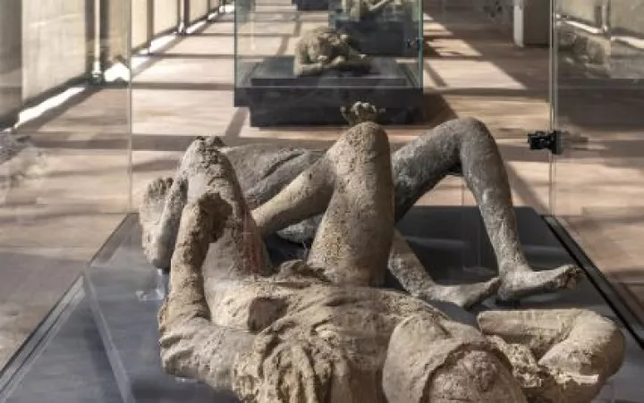 Συγκλονίζουν τα νέα εκμαγεία θυμάτων από την έκρηξη του Βεζούβιου στην Πομπηία