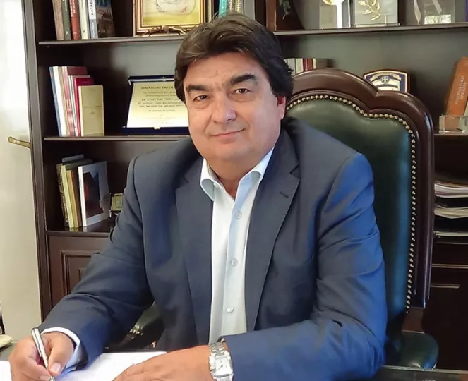 Ένας διαγραμμένος στην έδρα του Κωνσταντινόπουλου