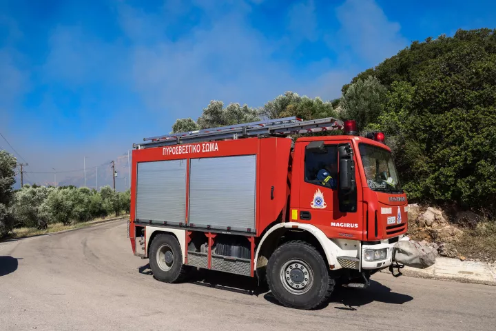 Μεγάλη φωτιά στην Ηλεία - Σηκώθηκαν εναέρια μέσα