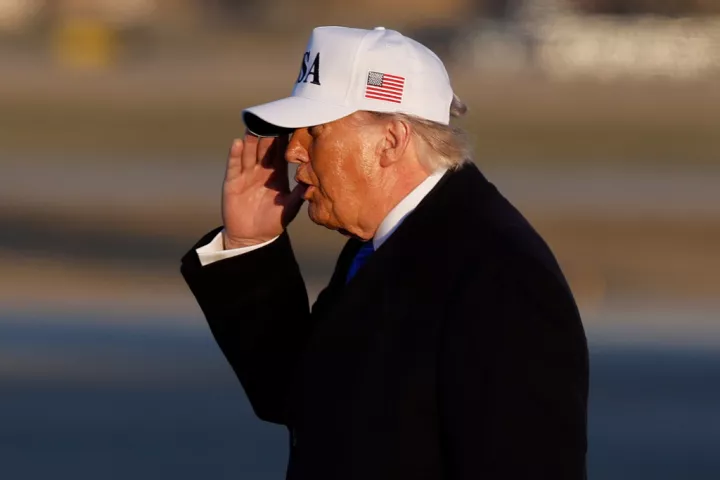 Τραμπ: Πολλές χώρες θα στείλουν πολεμικά πλοία για να μείνουν ανοικτά τα Στενά του Ορμούζ