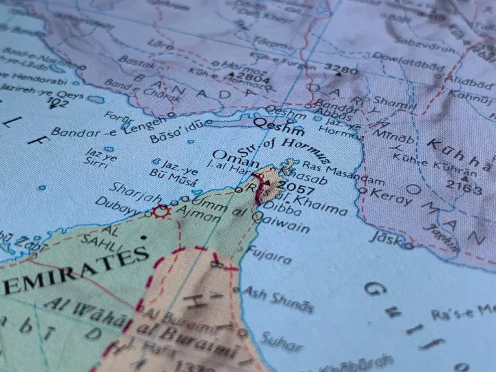 Στενά του Ορμούζ: Οι αντιδράσεις των χωρών στο αίτημα Τραμπ για την αποστολή πολεμικών πλοίων 