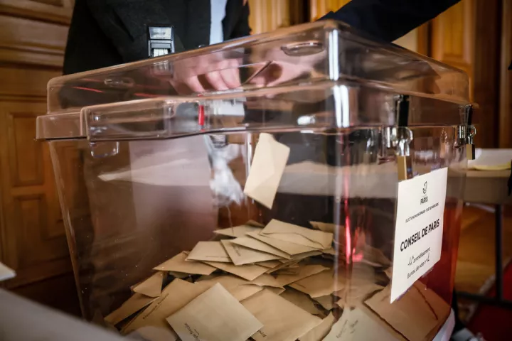 Γαλλία: Στις κάλπες οι μισοί ψηφοφόροι για τον πρώτο γύρο των δημοτικών εκλογών