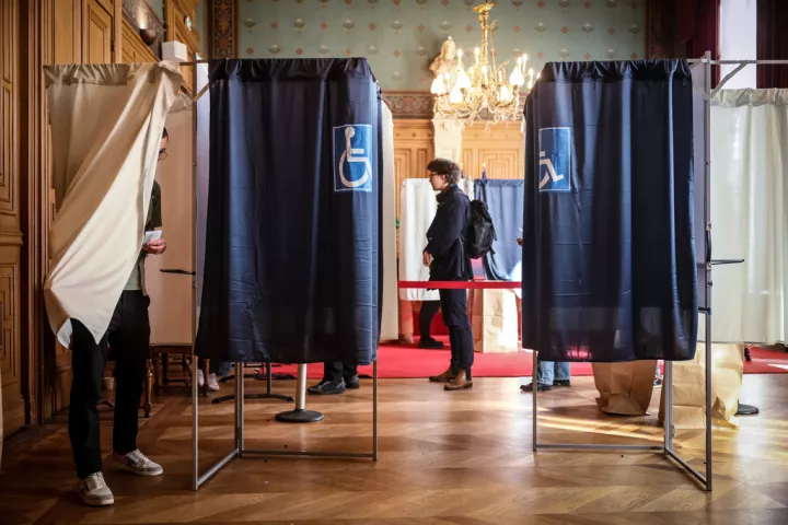 Δημοτικές εκλογές στη Γαλλία: Ο πρώην πρωθυπουργός Εντουάρ Φιλίπ προηγείται στη Χάβρη