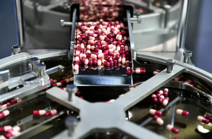 Πώς η βιομηχανία των γενόσημων πιέζει τον Τραμπ για λύση στο Ορμούζ